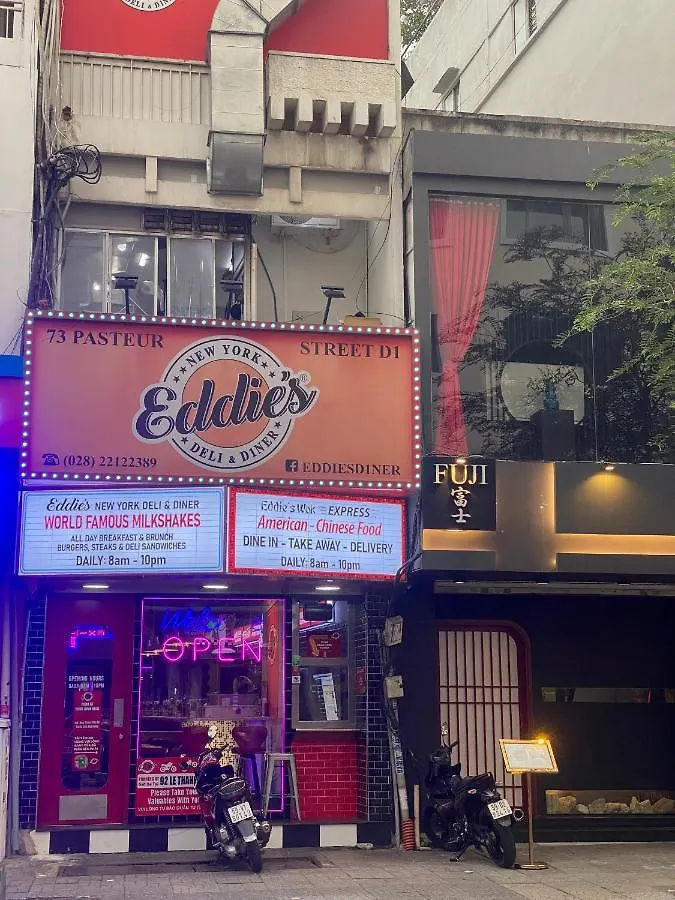 胡志明市Le Bijou Chic In The Heart Of Saigon Charm With View公寓